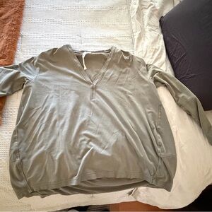 Lululemon Back in Action Long sleeve v-neck. Oversized fit.